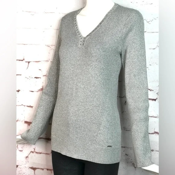 DKNY M Sparkly silver metallic thread grey ribbed V-neck knit top Size Medium - Picture 5 of 15